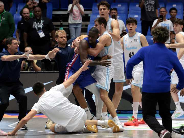 Escándalo en la AmeriCup: el Seleccionado argentino de básquet a las piñas con República Dominicana