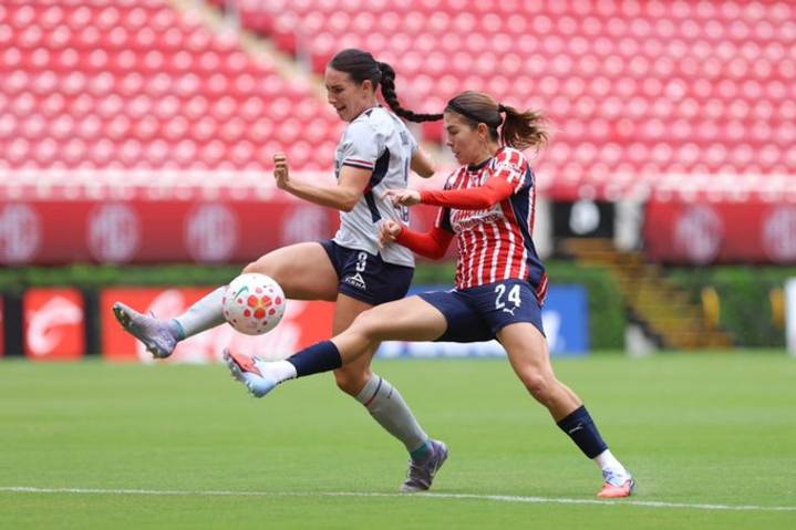 Alicia Cervantes rescata el empate de Chivas ante Cruz Azul en Liga Mx femenil