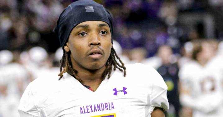 LSU's JT Lindsey turns self in after arrest warrant issued