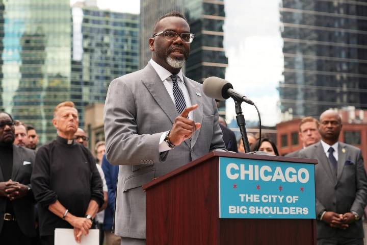 Chicago mayor says police won’t aid Trump’s threatened federal deployment