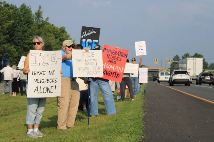 Community members rally to oppose Williamsburg ICE detainment