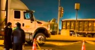 Adulto mayor se resbala sobre la pista y muere atropellado por tráiler en la avenida Néstor Gambetta, en Callao