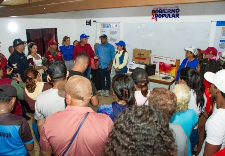 Marisel Velásquez entregó equipos tecnológicos a la Sala del Sistema de Gobierno Popular de Campomar
