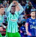 El Atanasio vibró con el regreso soñado de Marlos Moreno, nueve años después