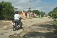 Exigen bacheo en la calle 13 de Los Manguitos, vecinos alertan peligro en Champotón