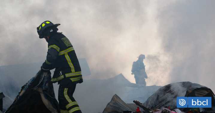 Una vivienda resulta destruida por incendio en zona costera de Valdivia: una persona damnificada