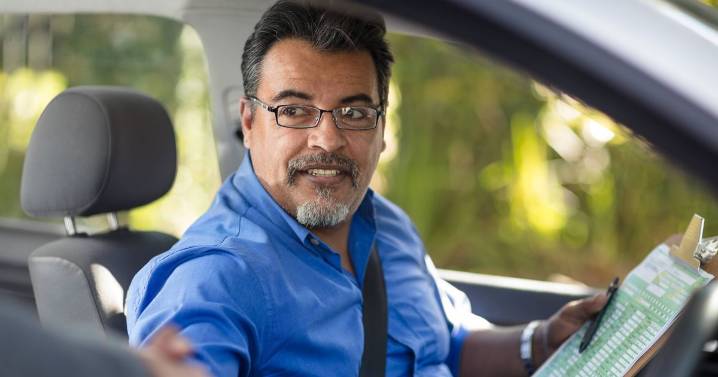 'I'm a driving instructor and there's easy way to avoid stopping at traffic lights'