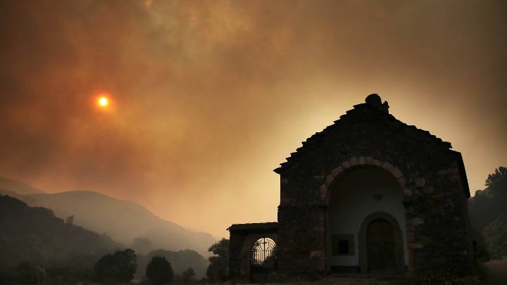 Castilla y León solo mantiene en nivel 2 el incendio de Fasgar (León), declarado hace 20 días, tras la buena evolución