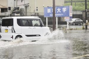 Fuertes lluvias en el sur de Japón provocan inundaciones, deslaves y alteraciones en el transporte