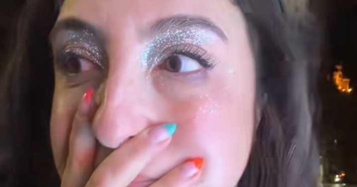 Edinburgh Fringe performer fights back tears as 'a third of her audience walk out'