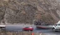 Carretera Central: Cisterna se despista y derrama combustible en el río Rímac