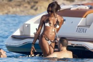 Del día de playa de Naomi Cambell en Ibiza al tierno beso entre Sharon Stone y Christopher Lloyd