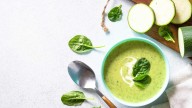 Ni zanahoria ni patata: la crema fría de calabacín con solo cuatro ingredientes ideal para verano