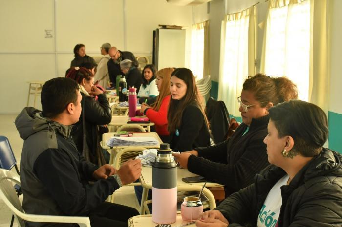 Con una amplia convocatoria de vecinos, iniciaron las inscripciones para la Escuela de Artes y Oficios Municipal