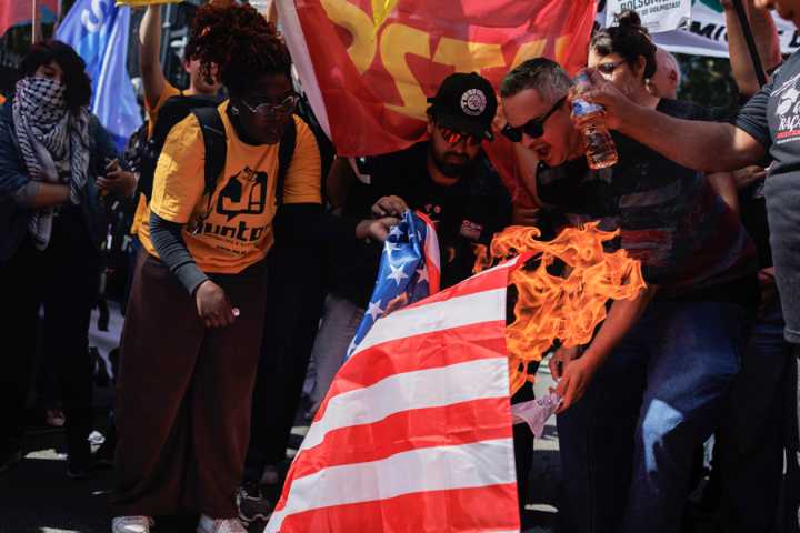 Centenas de estudiantes protestan en doce ciudades de Brasil contra el arancel de Trump