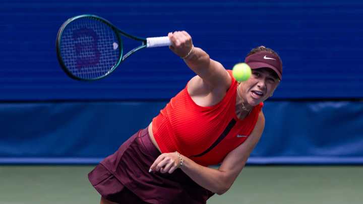 Local hopefuls surge: Amanda Anisimova joins four other Americans in Round of 16