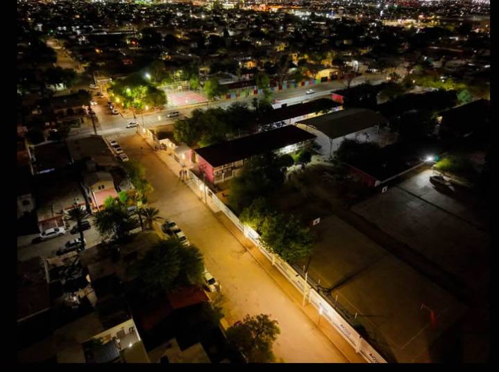 Beneficia Toño Astiazarán a familias y estudiantes del Choyal con tramo Camina Segura Número 33