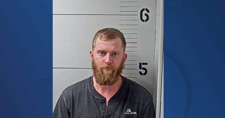 Kyle Chrisley of 'Chrisley Knows Best' suing Tennessee county and deputies, claiming unfair arrest