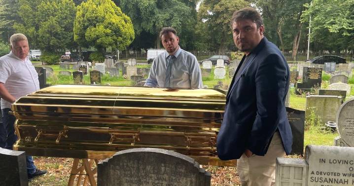Traveller patriarch Frank buried in solid gold coffin after week