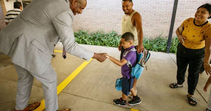 Jefferson Parish students return to class for the new school year. See photos.