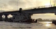 Video captó el momento en que un remolcador impactó contra un puente en Barrancabermeja