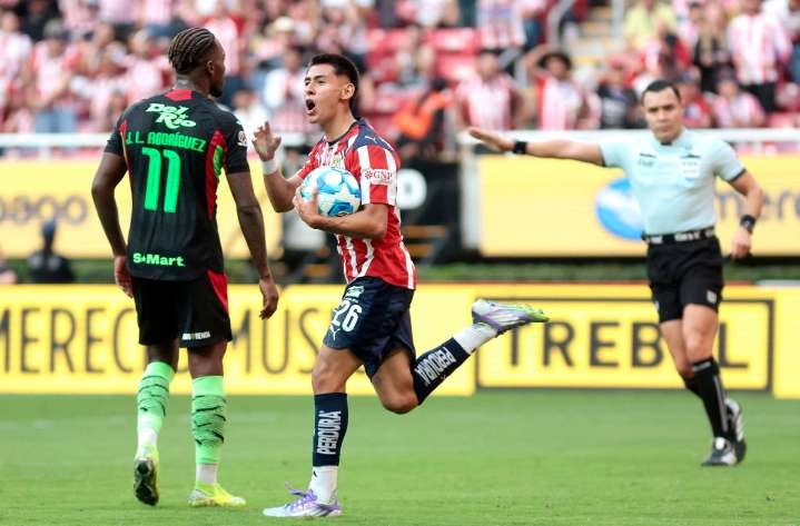 Con nuevo fracaso, Chivas convierte ambiente festivo en cúmulo de reproches