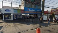 Detienen a dos hombres por causar destrozos a fachada de pizzería en Las Cuartillas