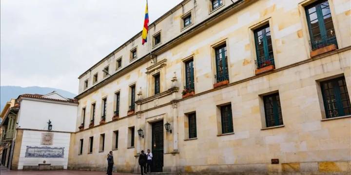 Colombia confirma la detención de 38 ciudadanos en Venezuela, según la Cancillería.