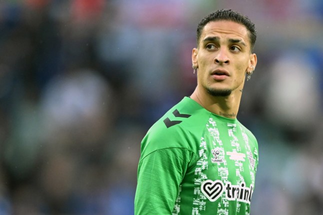 Manchester United finally agree deal for flop to leave on loan