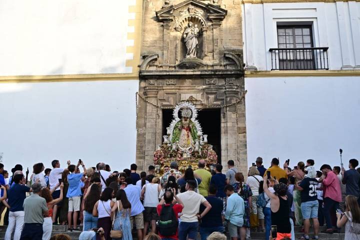 Cádiz vibra de fervor mariano en una jornada de intensa devoción y solemnidad