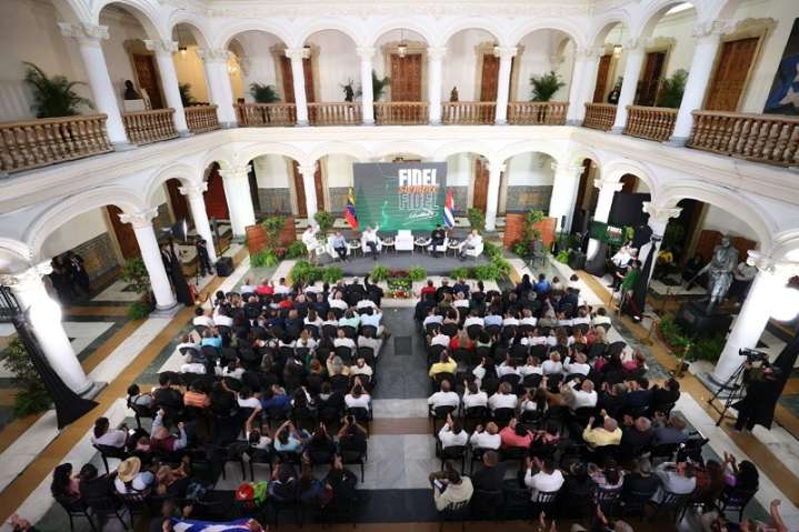 Cancillería rinde sentido homenaje al Comandante Fidel Castro