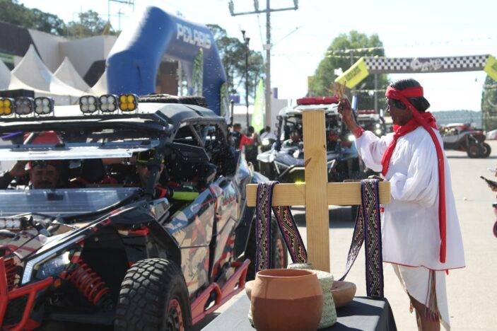 Recorren la sierra en todoterreno en la Tarahumara Vip