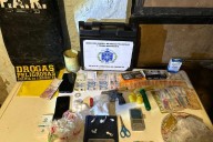 CORRIENTES! Desbaran en la capital un búnker con drogas, armas y celulares