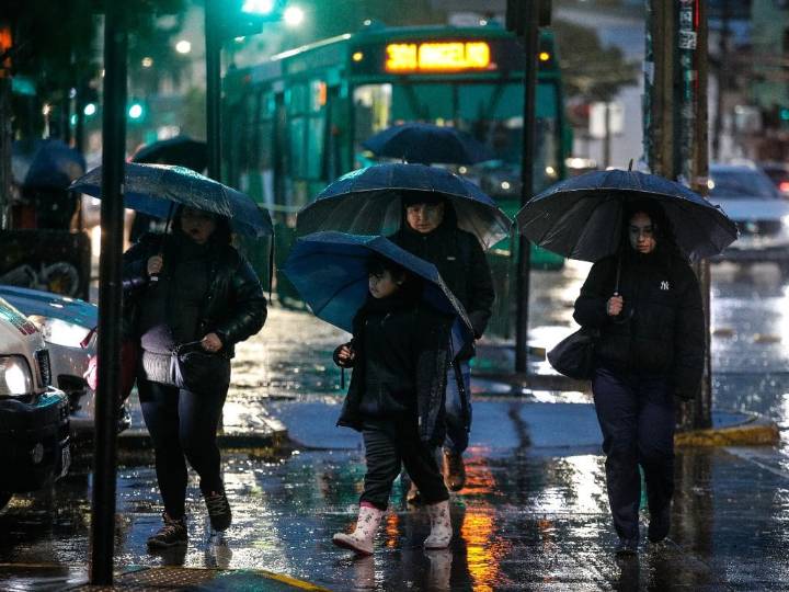 Lluvia y nieve en Santiago: a esta hora terminará de llover en la Región Metropolitana hoy