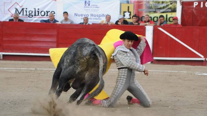 Presentan cartel para Corrida de la Revolución en La Luz de León
