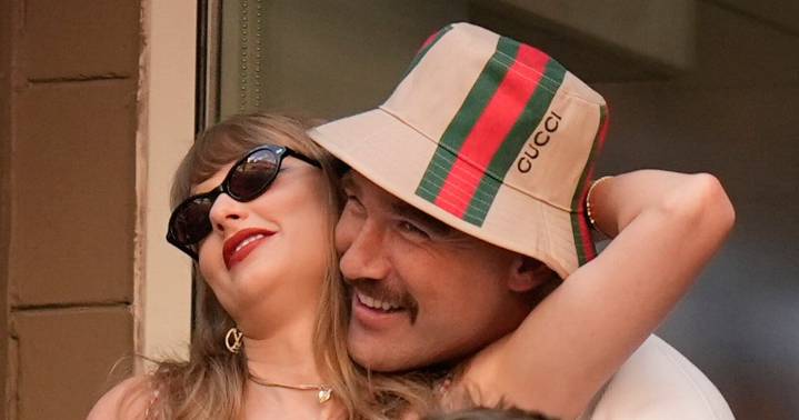 The Funniest Tweets About Taylor Swift And Travis Kelce's Engagement