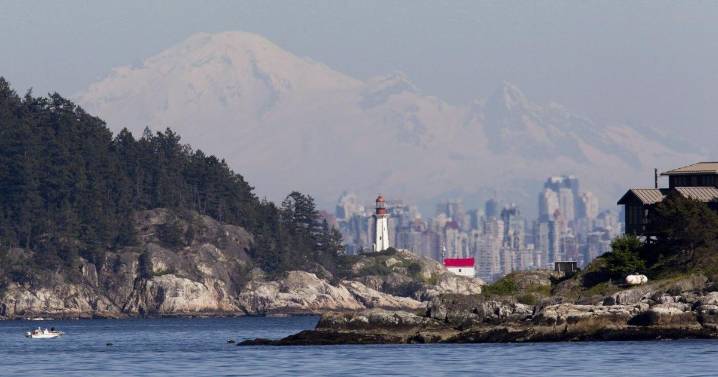 Transportation Safety Board sends investigators to B.C. after tour boat runs aground