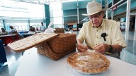95-year-old man eyes win in 2025 Kentucky State Fair apple pie contests