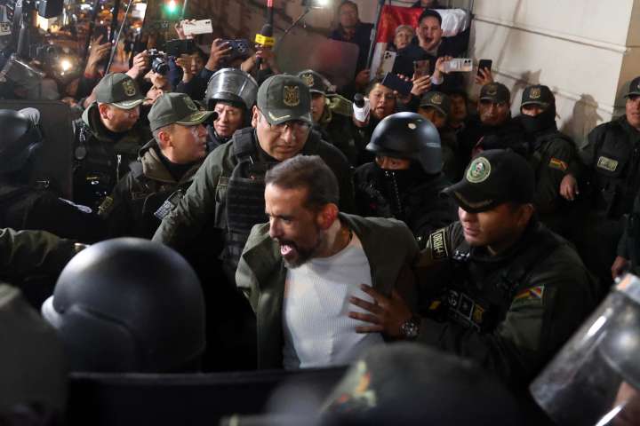 Retiraron prisión preventiva a dos opositores investigados por crisis de 2019 en Bolivia