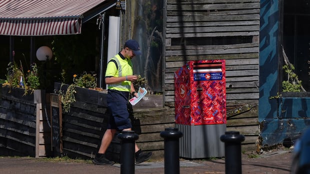 Canada Post, union holding 2 days of talks after meeting with mediators