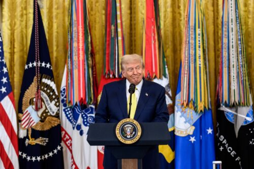 Trump firma en secreto decreto que autoriza operaciones militares contra cárteles