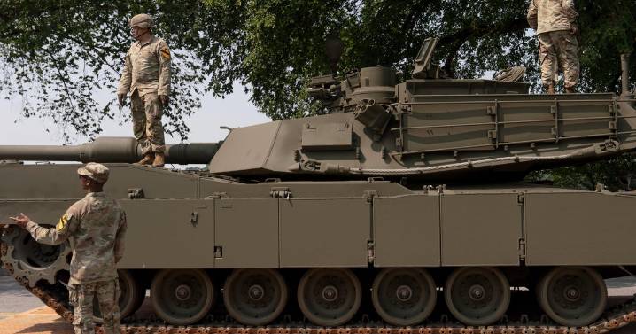 U.S. soldier accused of trying to give Russia sensitive Army tank info for citizenship