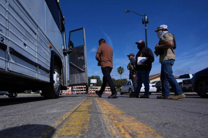 Judge pauses Trump administration’s push to expand fast-track deportations – Chicago Tribune