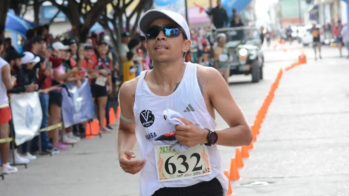 Guanajuatense y queretana triunfan en el Medio Maratón de Tamayo 2025