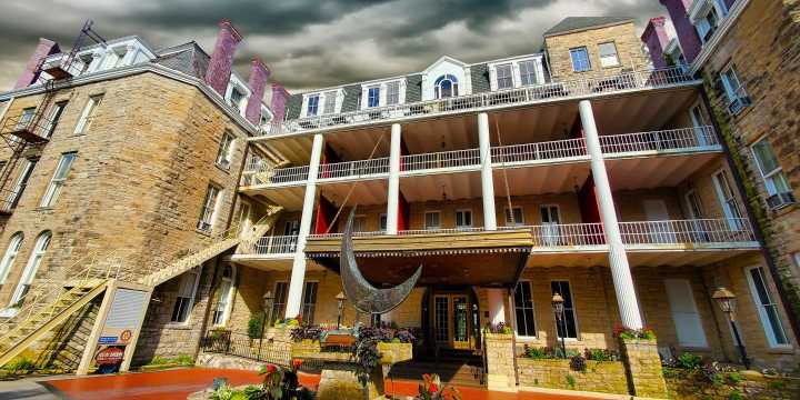 The South's Most Charming Small Town Is Steeped In History And Inhabited By Ghosts