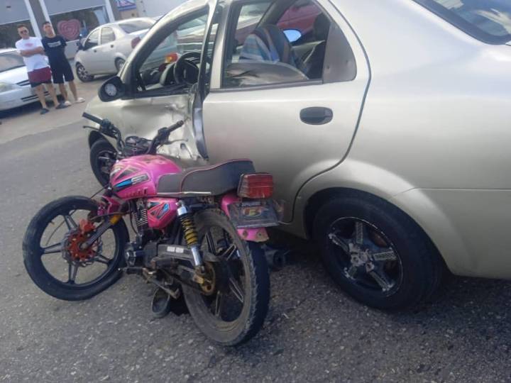 Impactante choque en Tucacas: dos heridos tras violento accidente vehicular.