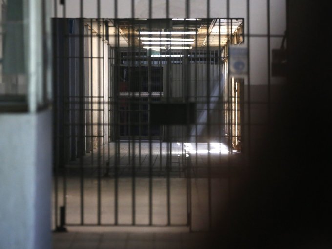 Director (s) de Gendarmería califica de "eventuales actos de negligencia funcionaria" la liberación por error de dos reos