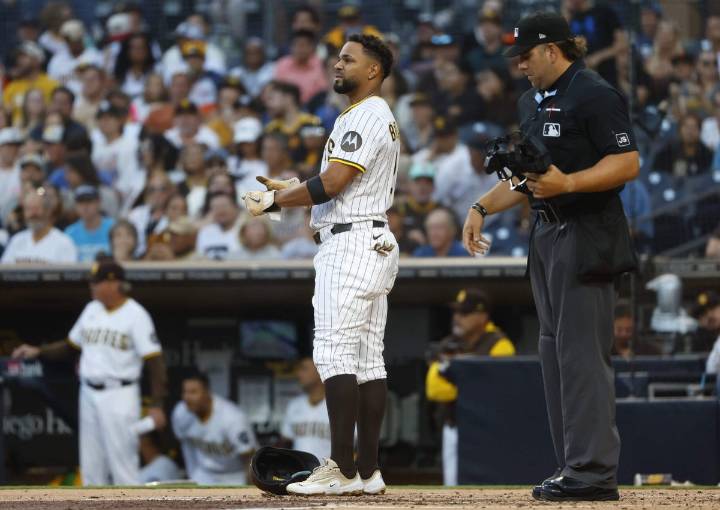 Padres' Xander Bogaerts could miss rest of regular season with fractured left foot
