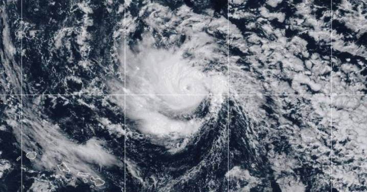 Henriette se fortalece hasta convertirse en huracán; no es amenaza para tierra