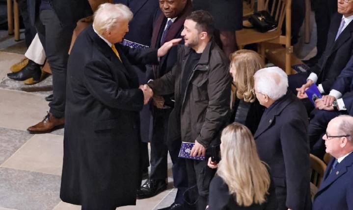 Trump analiza invitar a Zelenski a su encuentro con Putin en Alaska, según medios